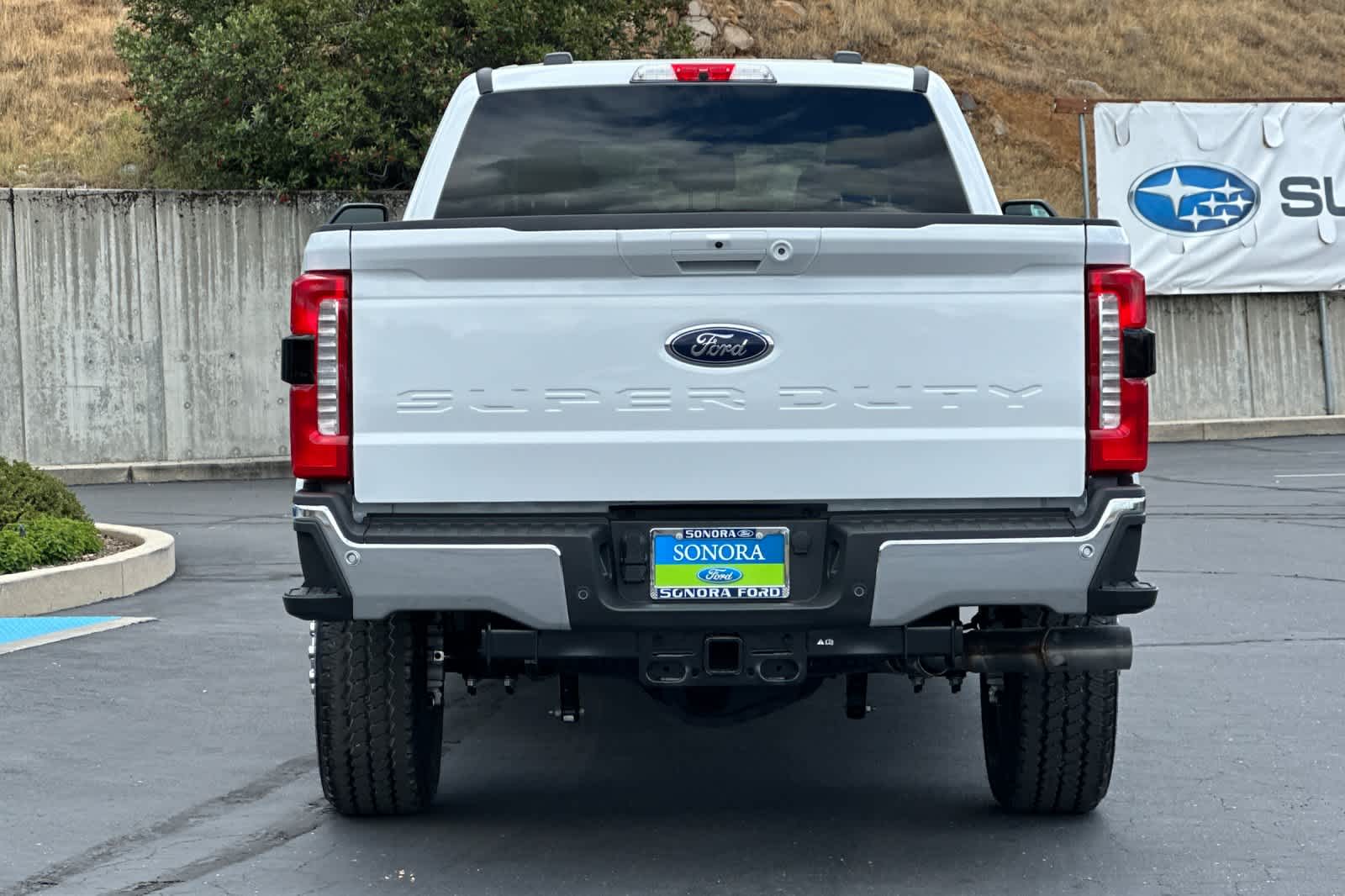 2025 Ford F-350 Lariat photo 3