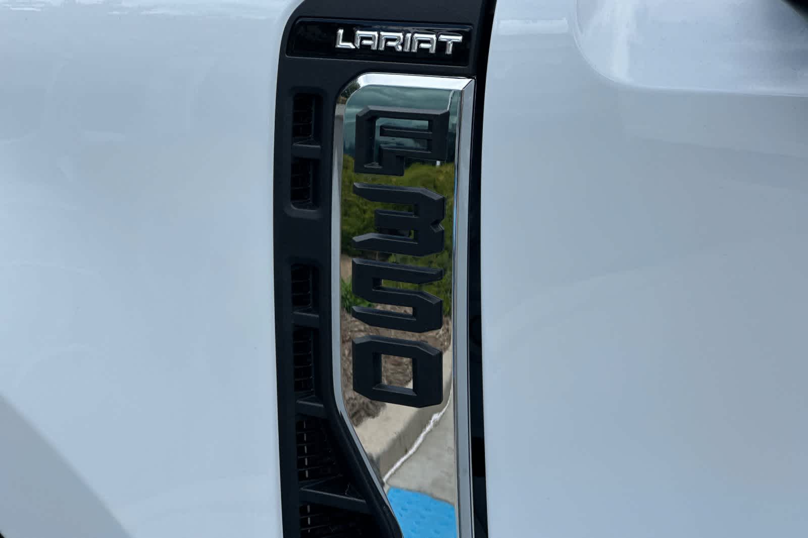 2025 Ford F-350 Lariat photo 4