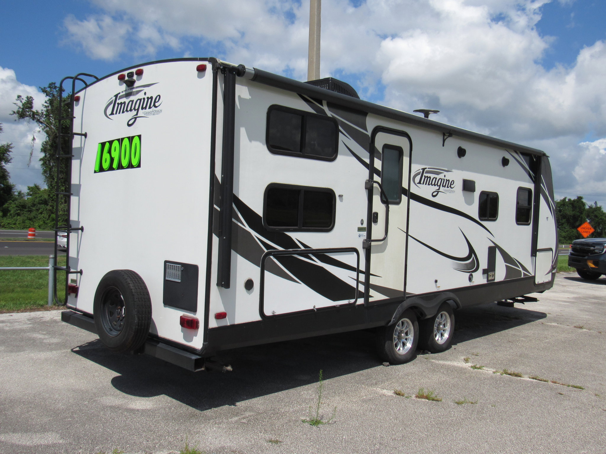 2018 Grand Design Recreational Imagine Narrow Body photo 5