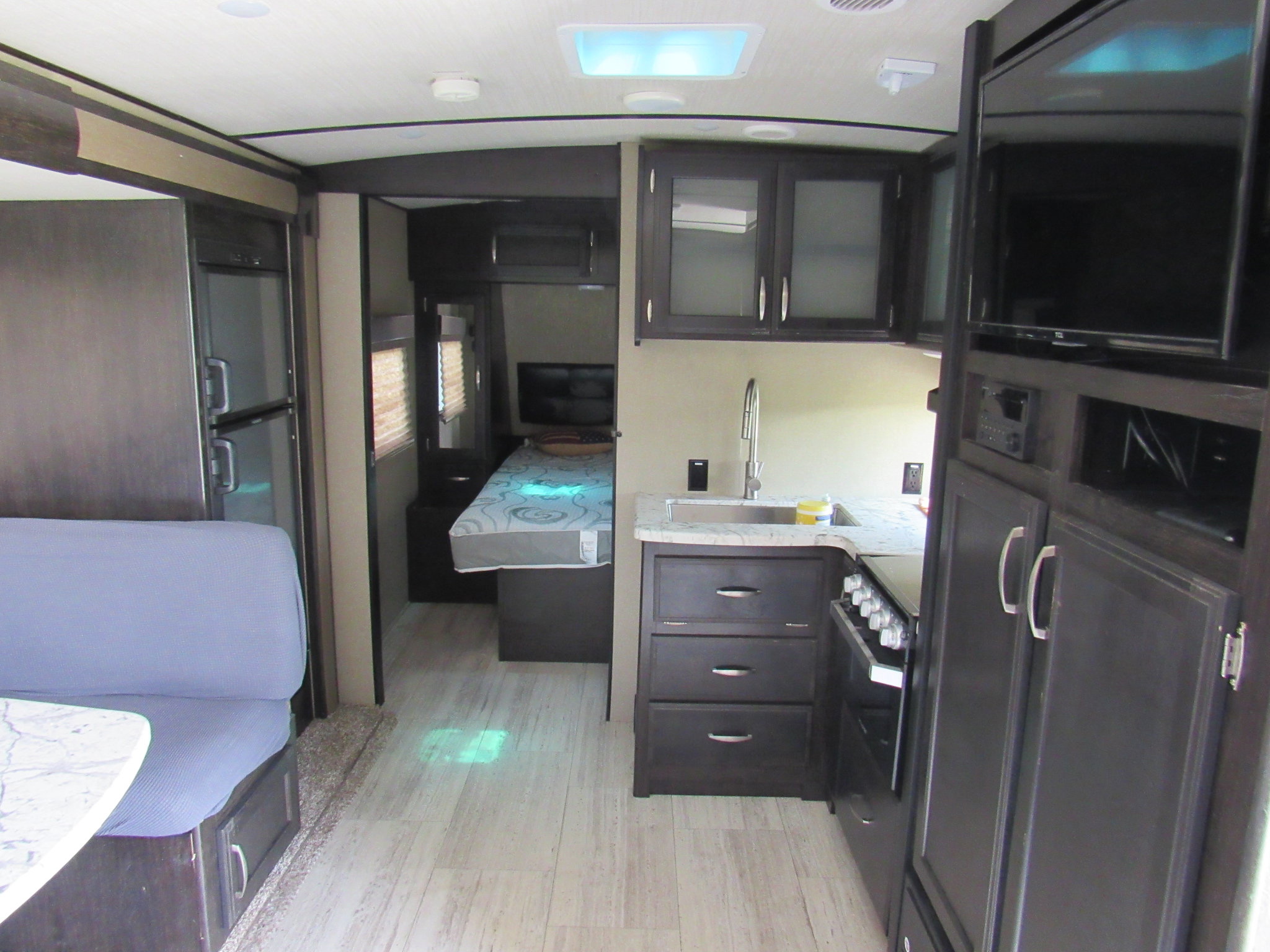 2018 Grand Design Recreational Imagine Narrow Body photo 10
