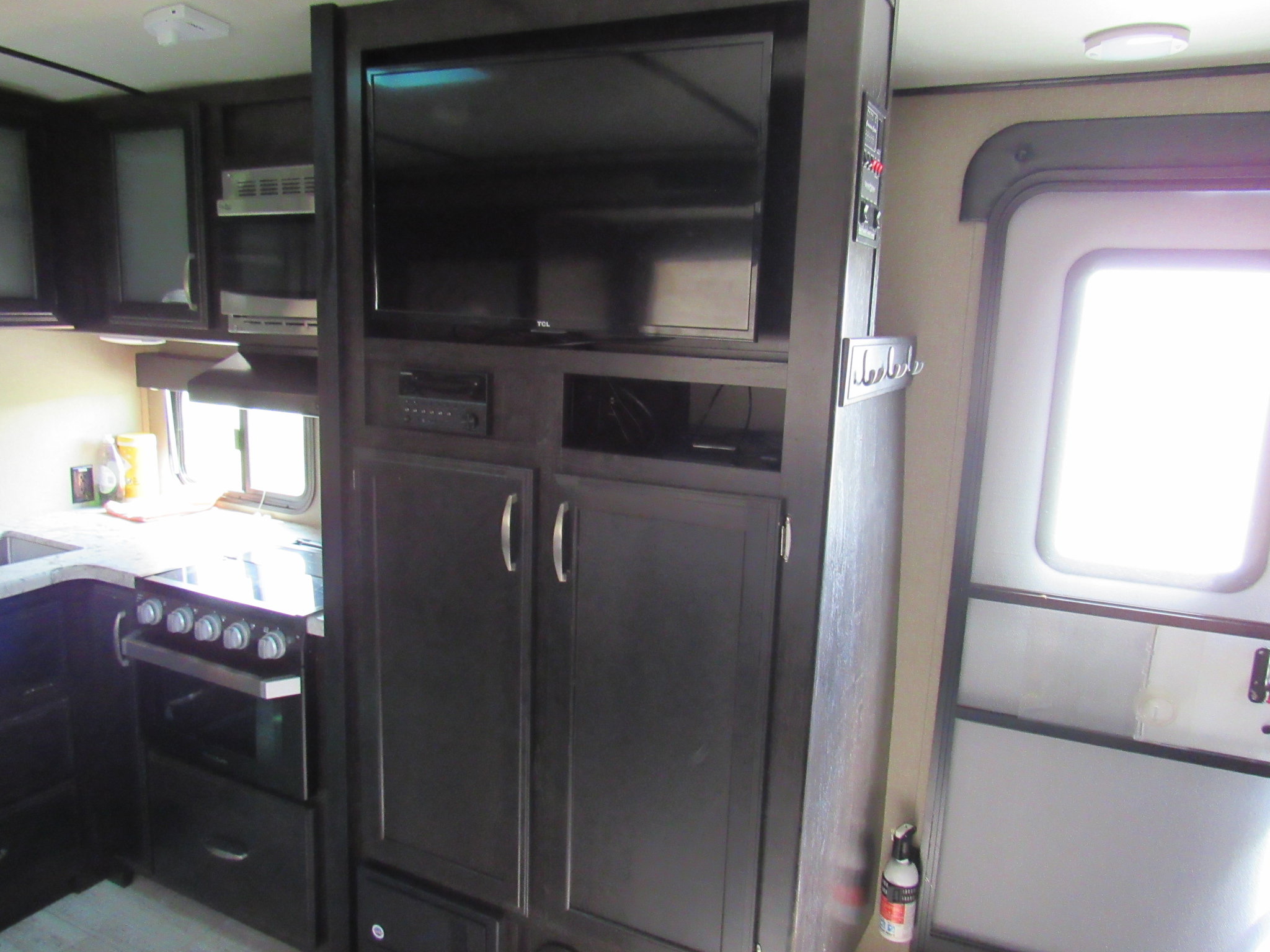 2018 Grand Design Recreational Imagine Narrow Body photo 11