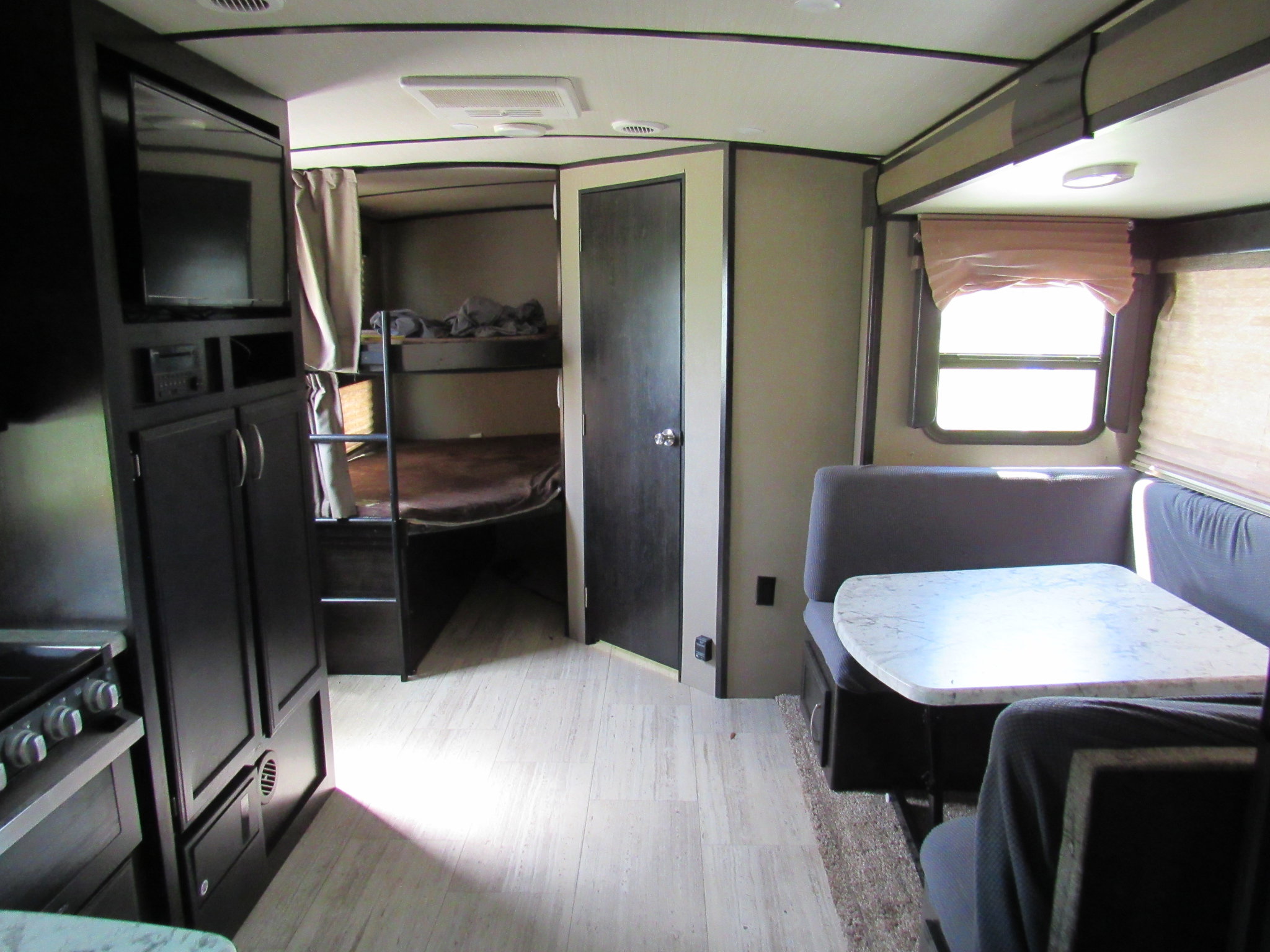 2018 Grand Design Recreational Imagine Narrow Body photo 13