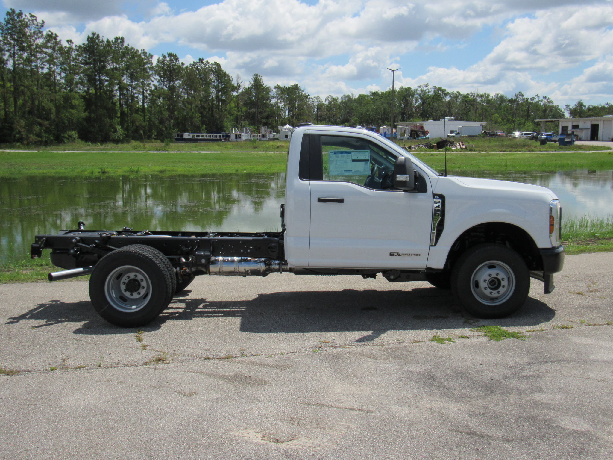 2025 Ford F-350 photo 2