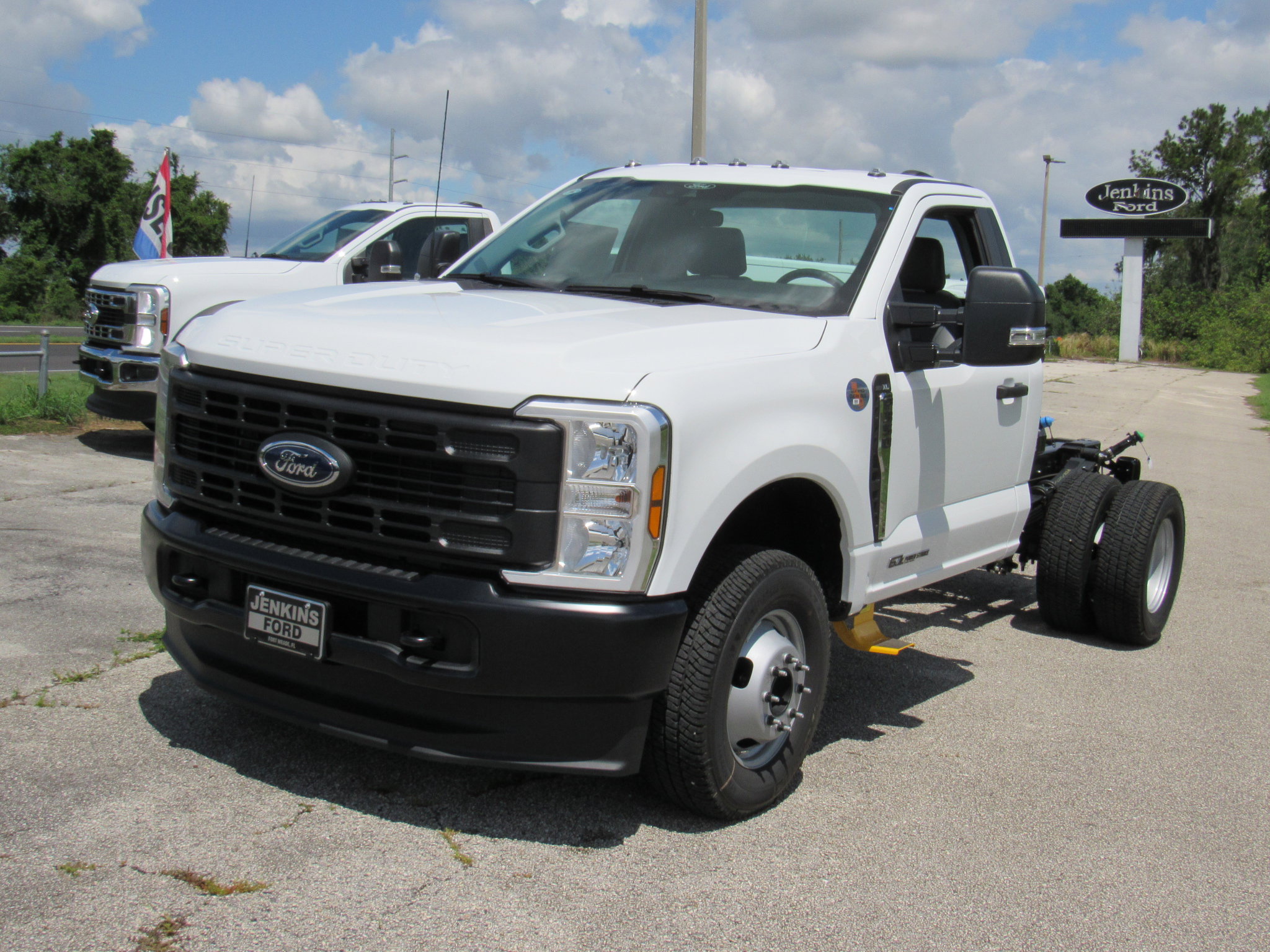 2025 Ford F-350 photo 6