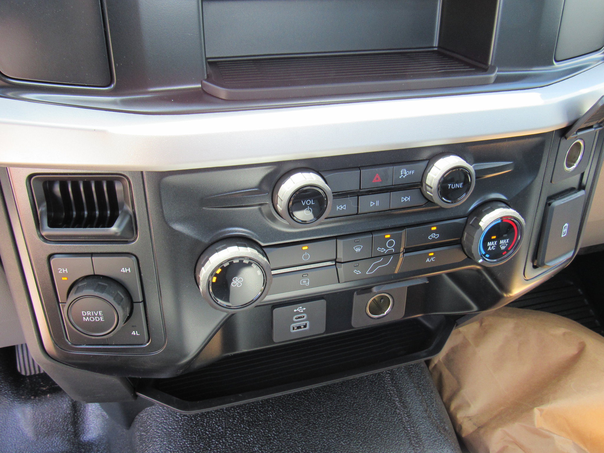 2025 Ford F-350 photo 12