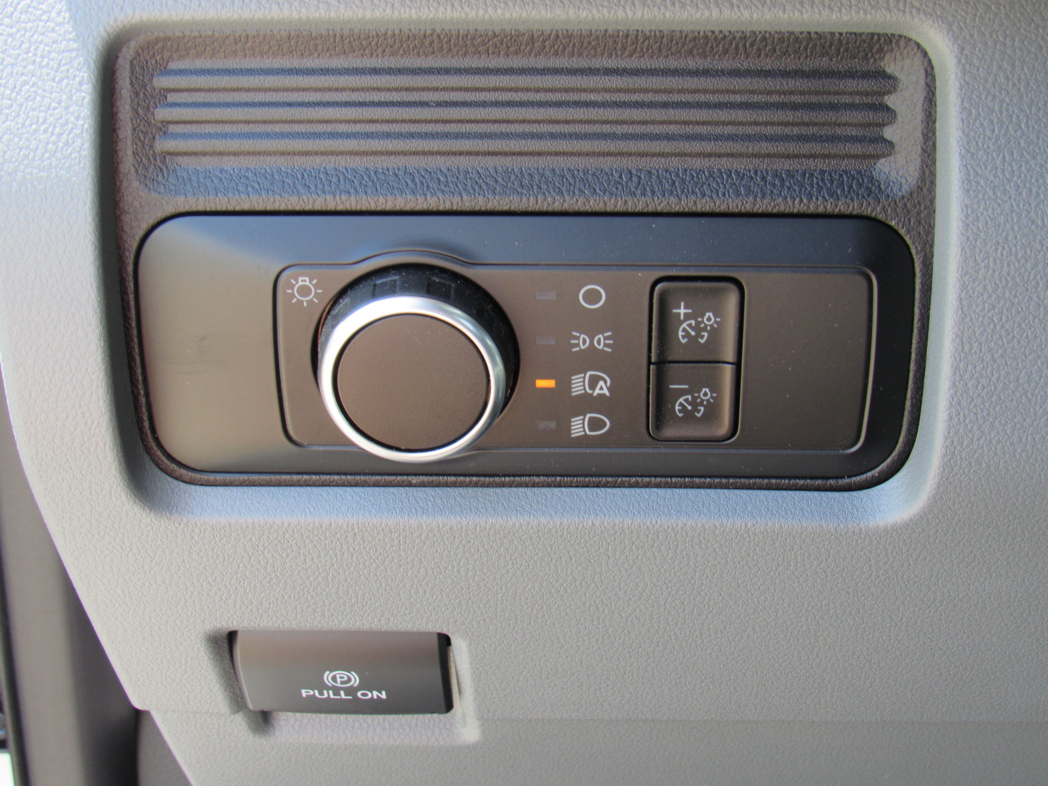 2025 Ford F-350 photo 13