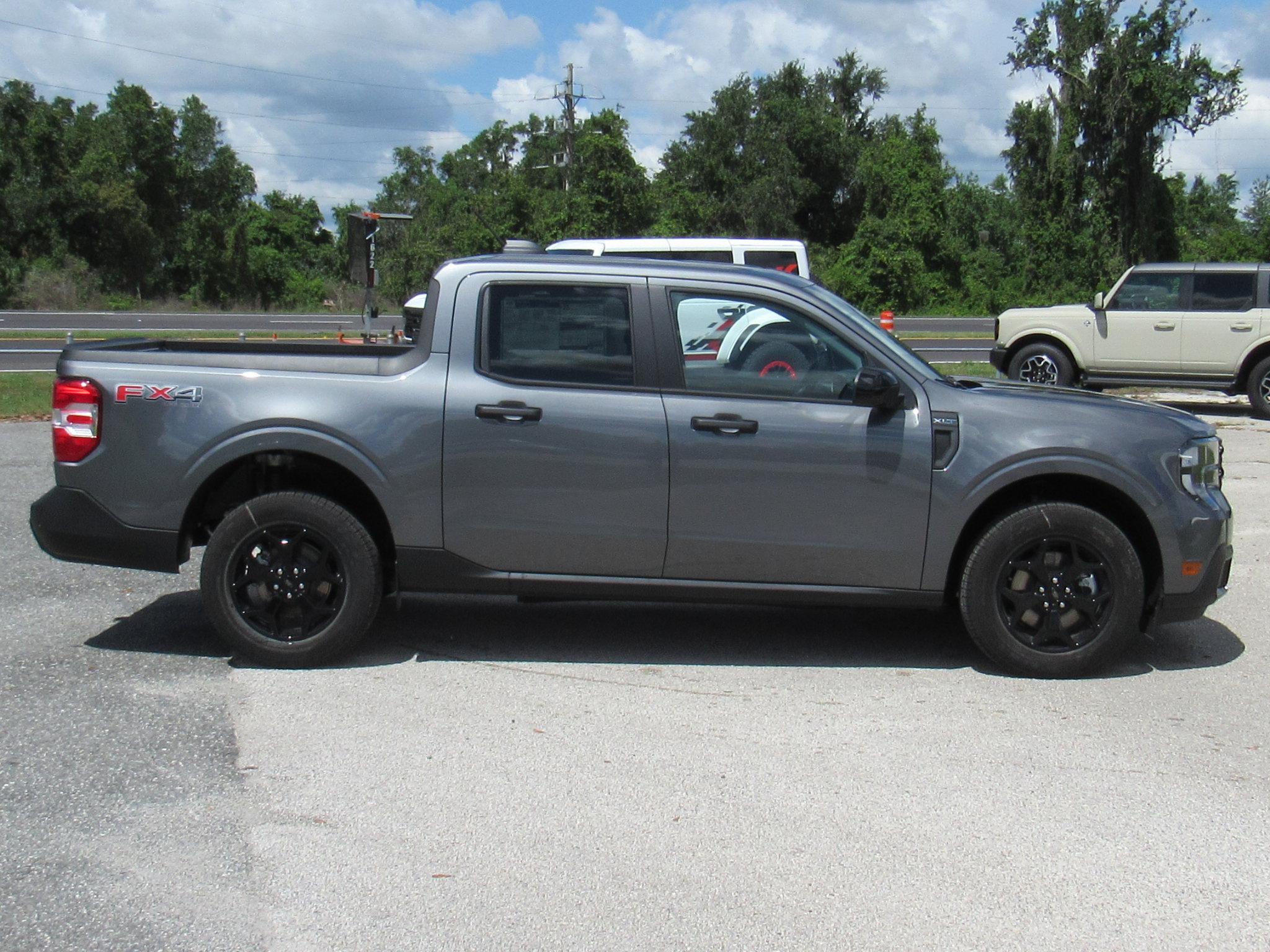2025 Ford Maverick XLT photo 2