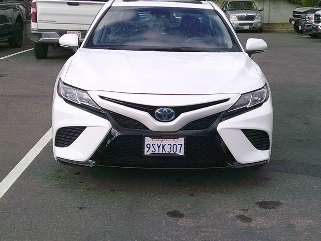 2020 Toyota Camry Hybrid SE