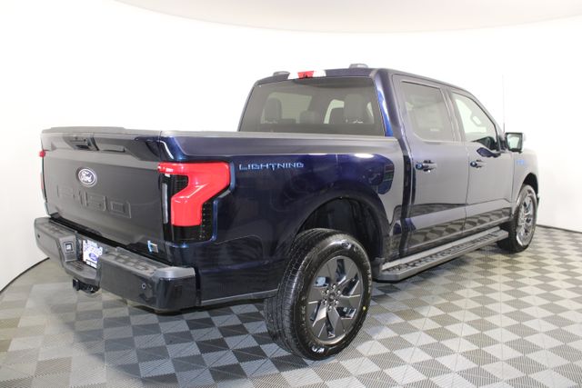 2025 Ford F-150 Lightning photo 3