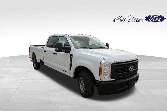 2025 Ford F-250 photo 2