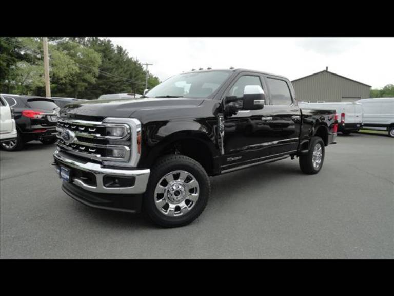 2025 Ford Super Duty F-350® LARIAT®