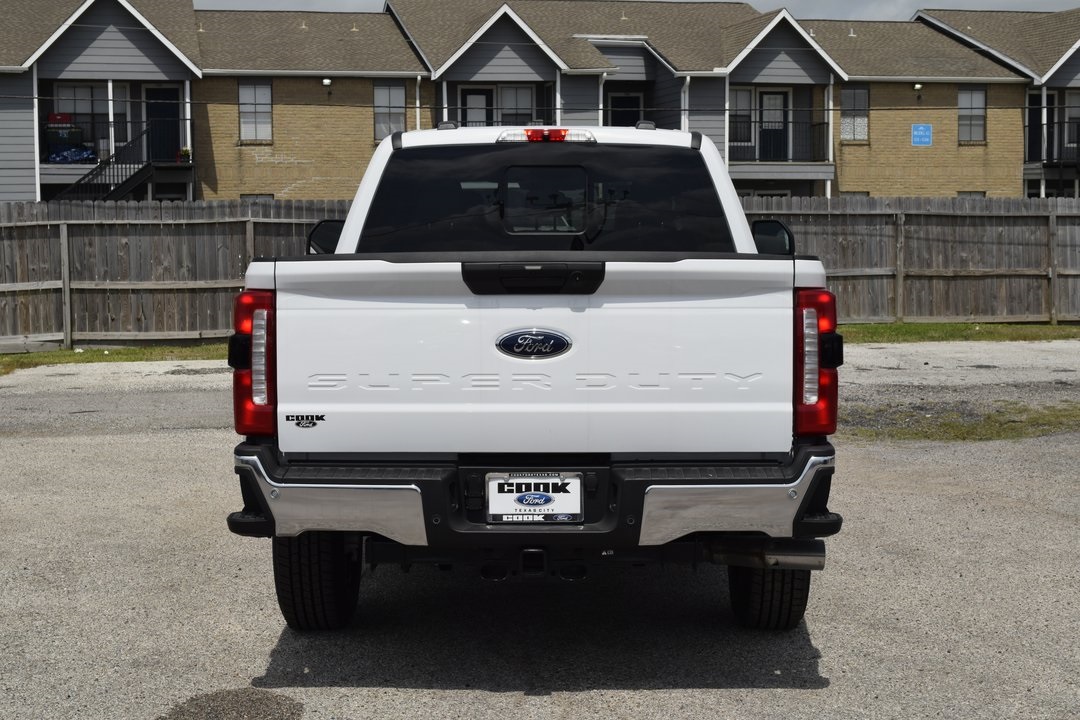 2025 Ford F-250 photo 2