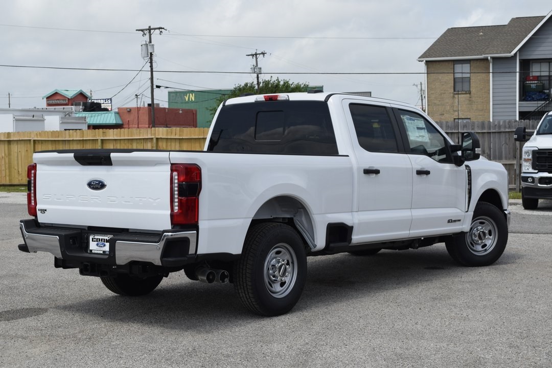 2025 Ford F-250 photo 3
