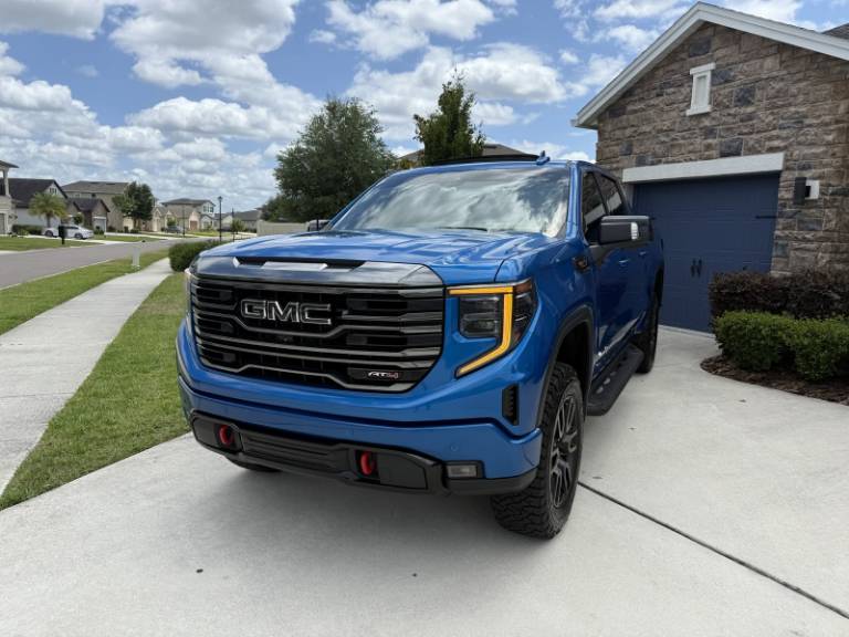 2023 GMC Sierra 1500 AT4