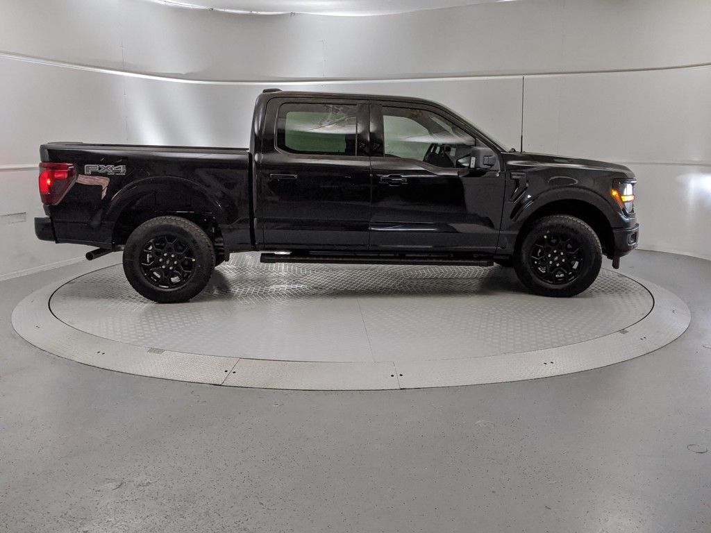 2025 Ford F-150 XLT photo 2
