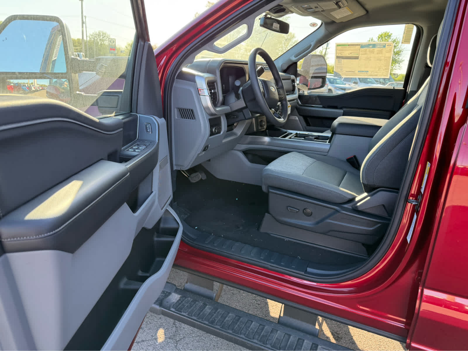 2025 Ford F-350 Super Duty XLT - Photo 11