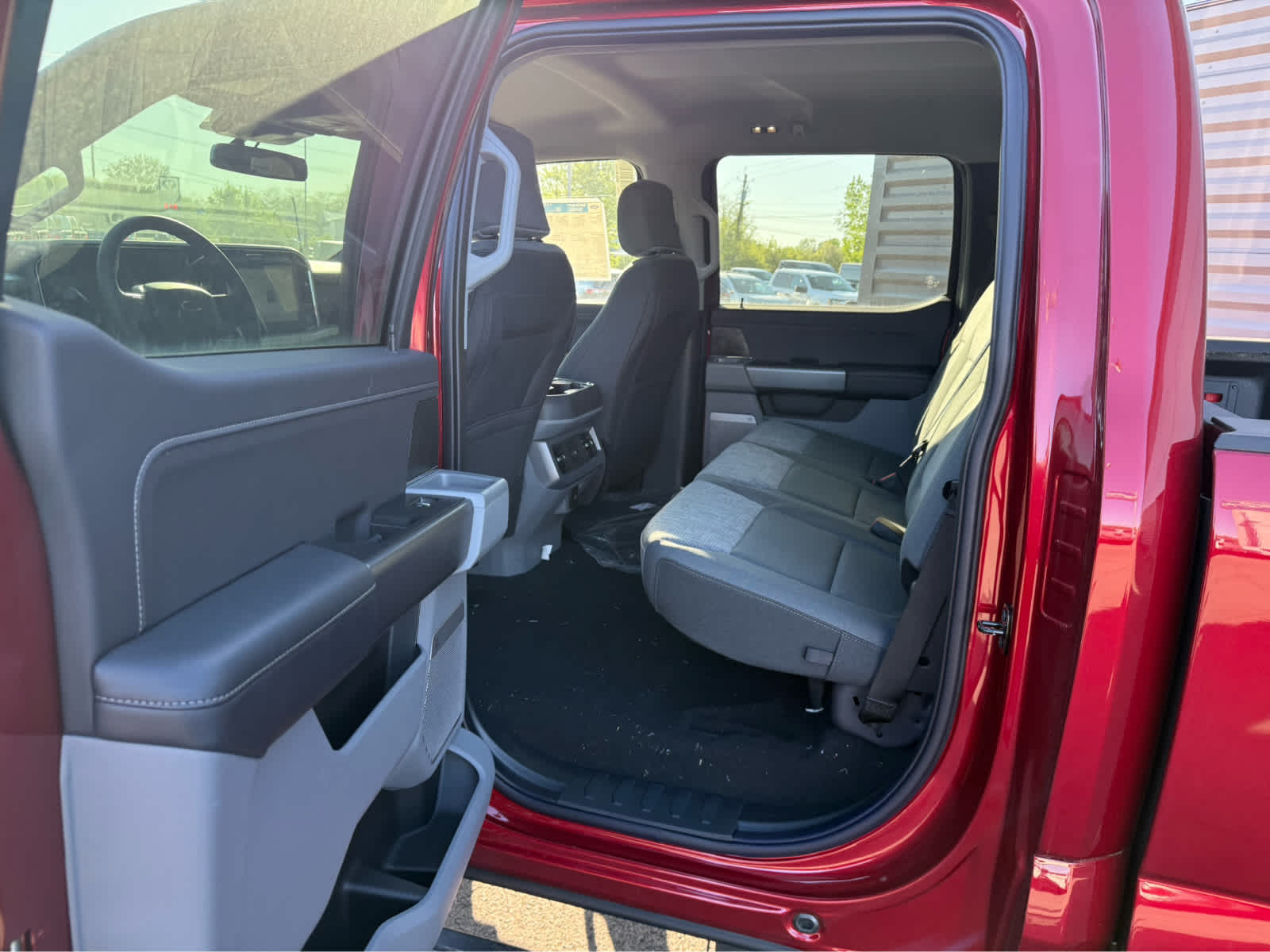 2025 Ford F-350 Super Duty XLT - Photo 22