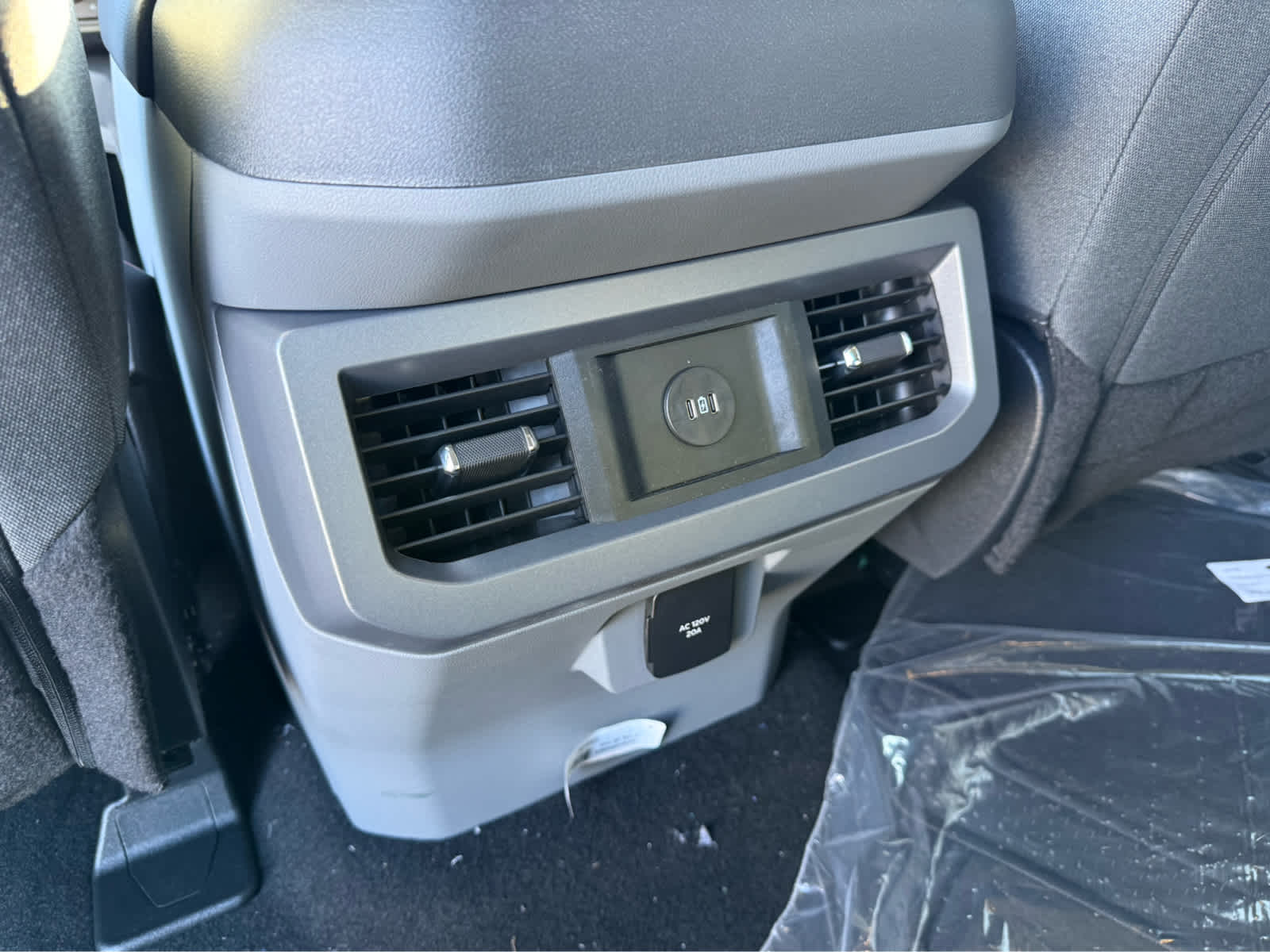 2025 Ford F-350 Super Duty XLT - Photo 23