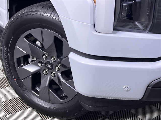 2025 Ford F-150 Lightning Flash photo 10