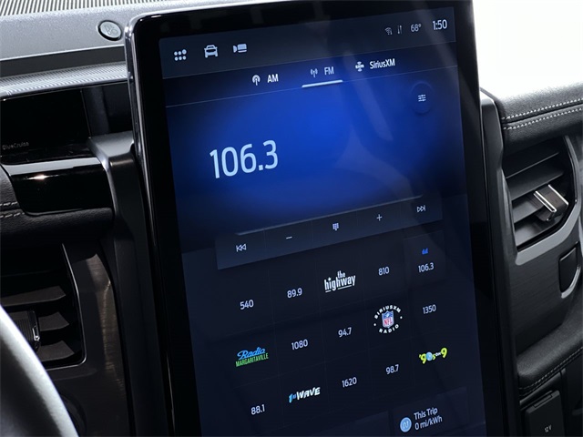 2025 Ford F-150 Lightning Flash photo 16