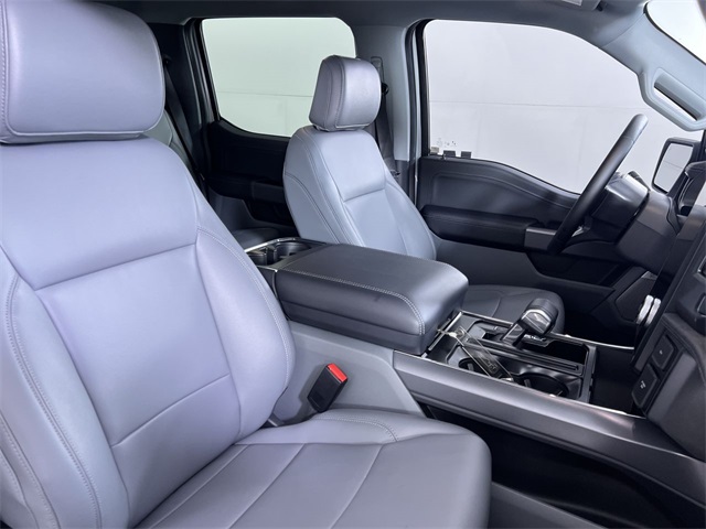 2025 Ford F-150 Lightning Flash photo 25