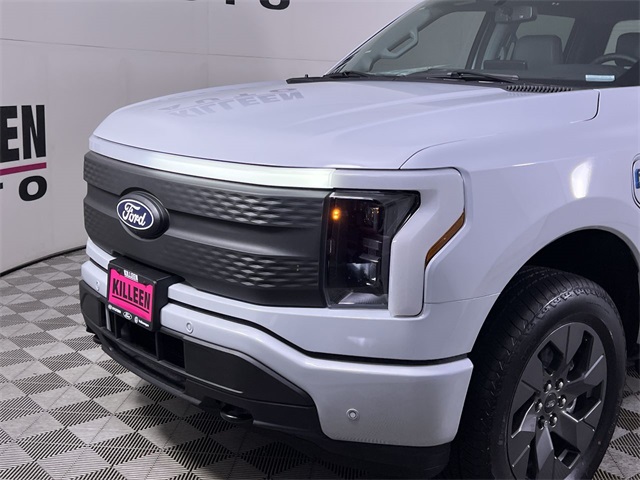 2025 Ford F-150 Lightning Flash photo 26