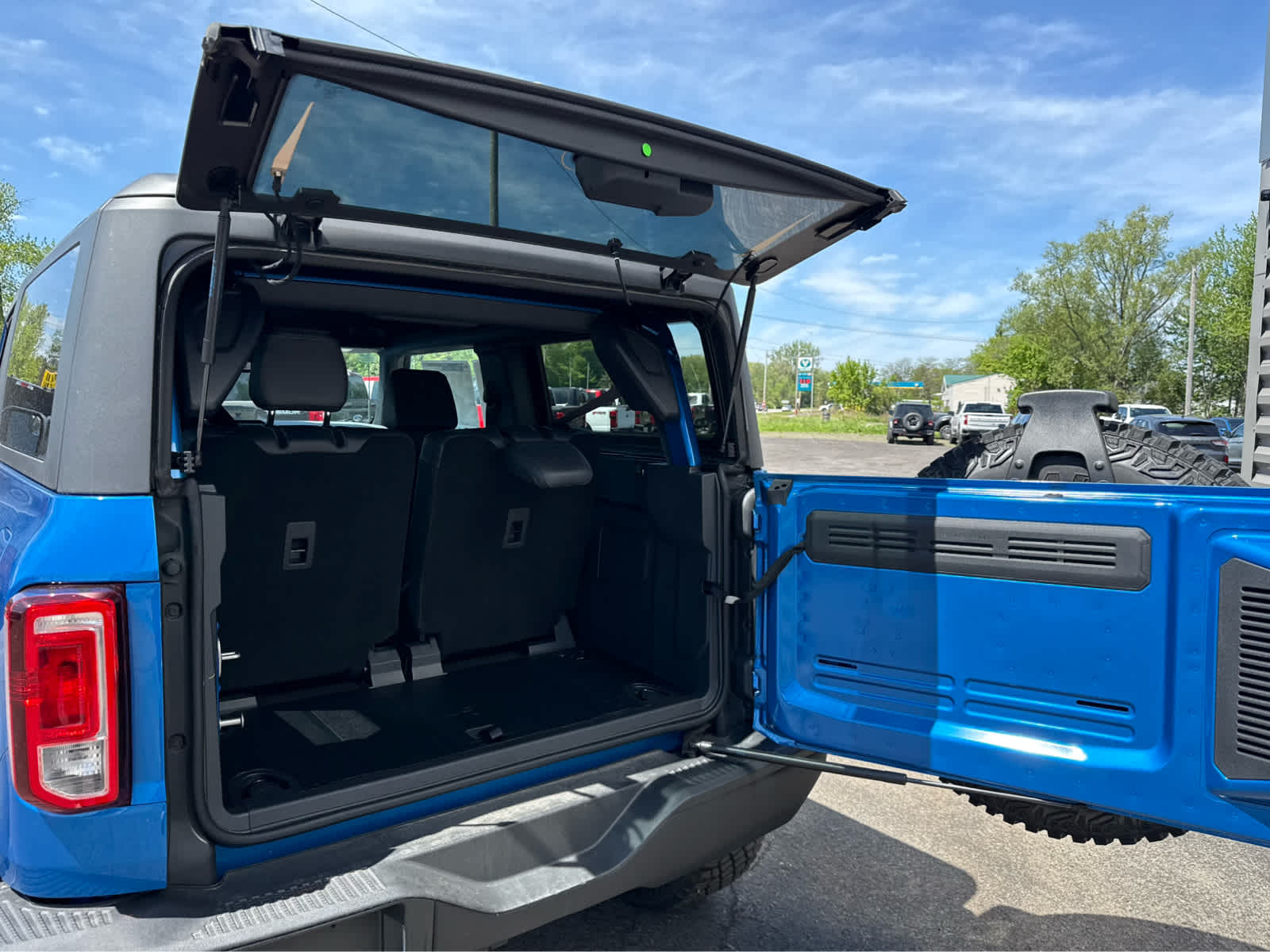 2024 Ford Bronco Black Diamond photo 16