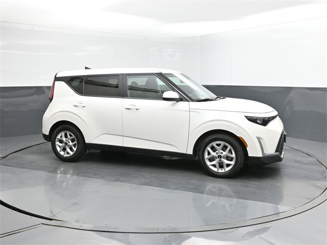 2023 Kia Soul LX photo 13