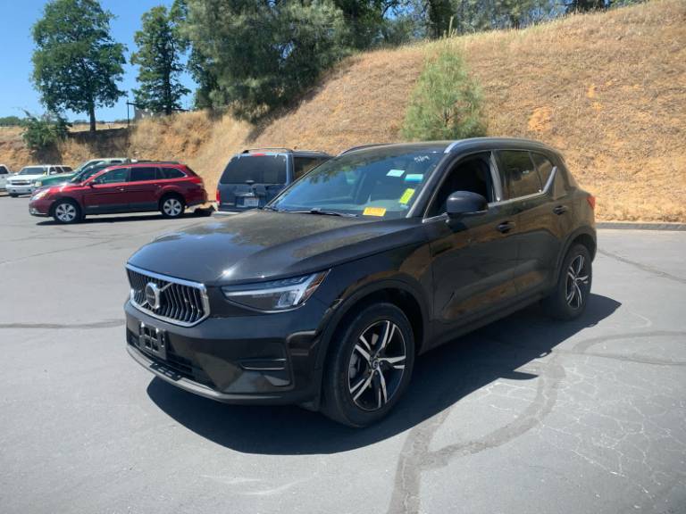 2024 Volvo XC40 Core Bright Theme