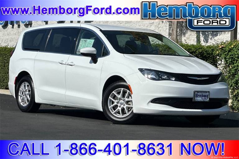 2023 Chrysler Voyager LX