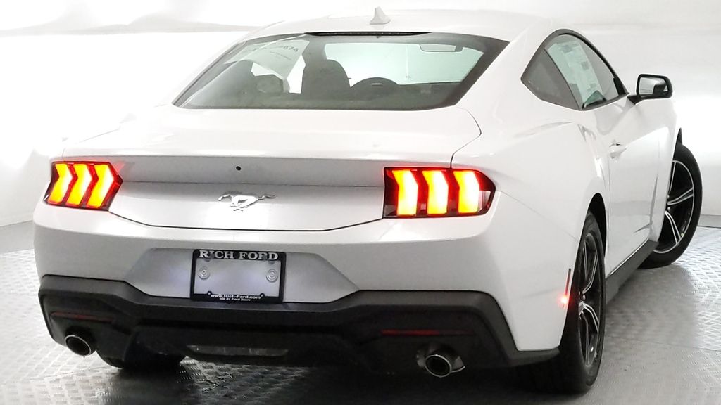 2025 Ford Mustang EcoBoost photo 4