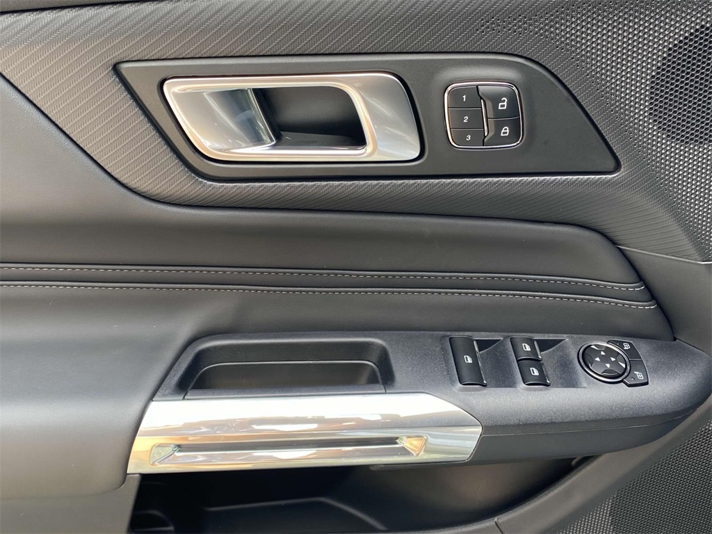 2025 Ford Mustang GT Premium photo 13