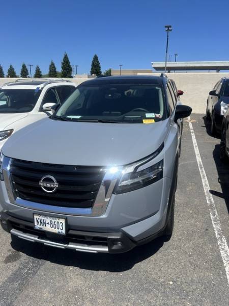 2022 Nissan Pathfinder Platinum