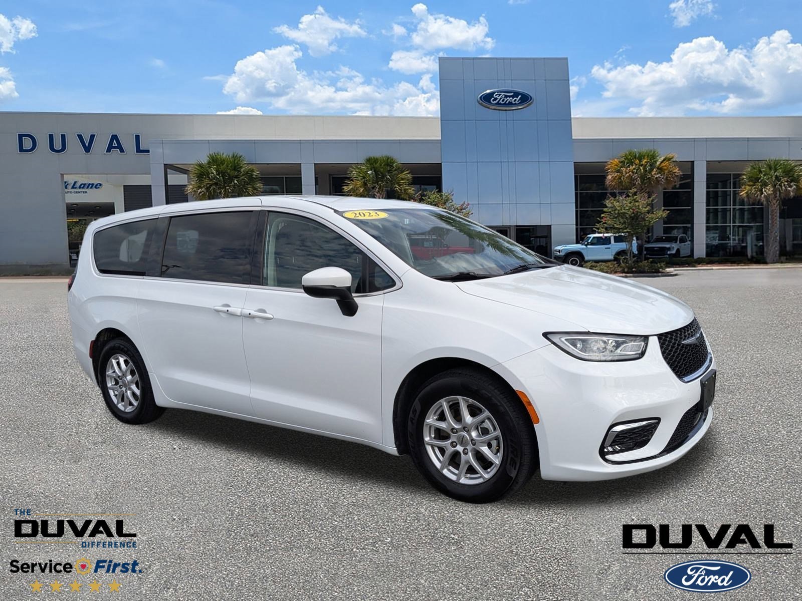 Used 2023 Chrysler Pacifica Touring L