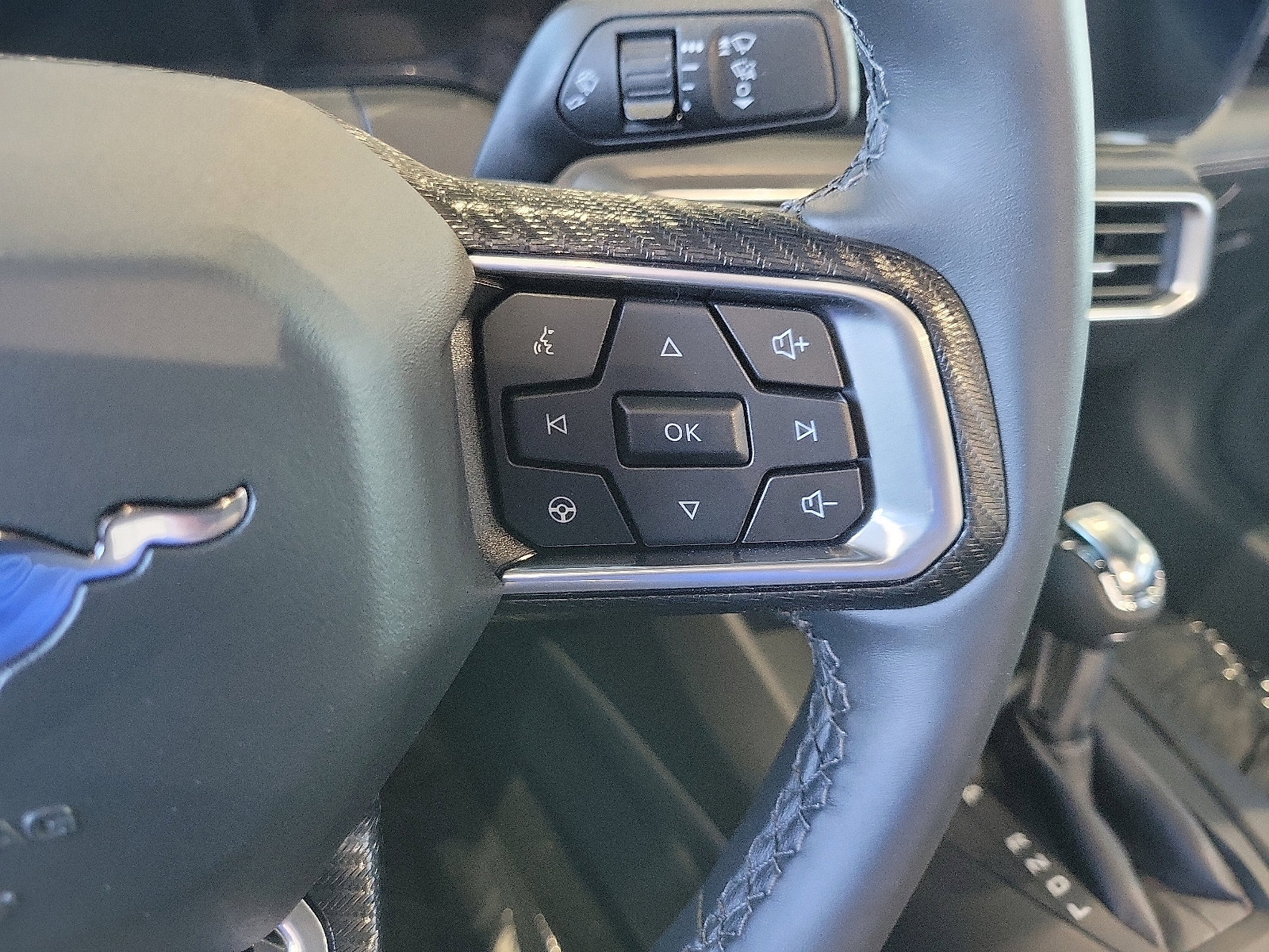 2025 Ford Mustang EcoBoost Premium photo 6