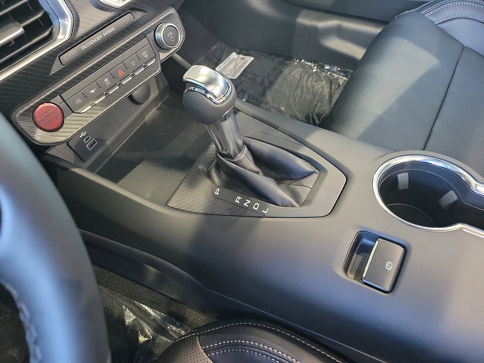 2025 Ford Mustang EcoBoost Premium photo 7