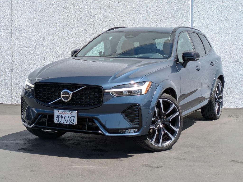 2025 Volvo XC60 B5 Ultra