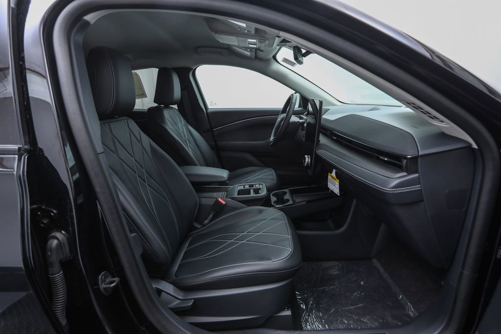 2025 Ford Mustang Mach-E Select photo 16