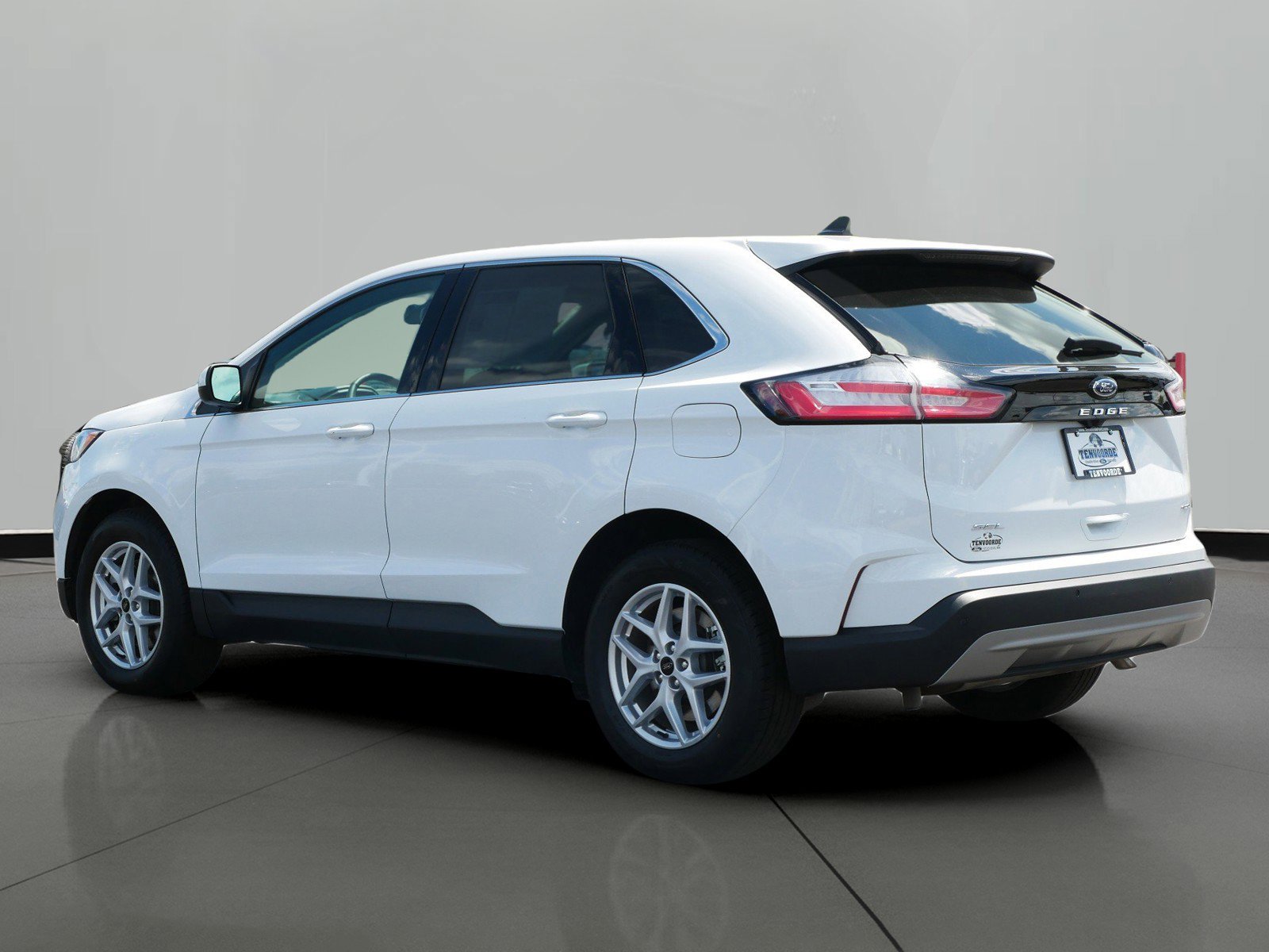 Used 2024 Ford Edge SEL with VIN 2FMPK4J93RBA79538 for sale in St. Cloud, Minnesota