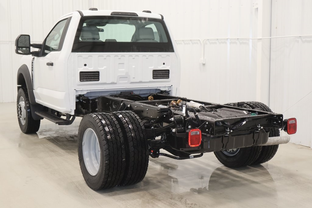 2025 Ford F-600 photo 3