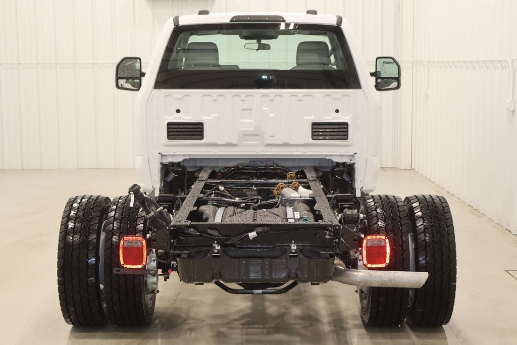 2025 Ford F-600 photo 4