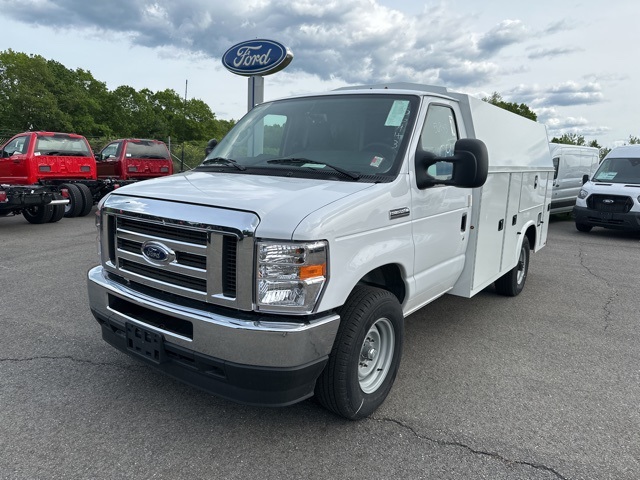 2025 Ford E-350 Base photo 3