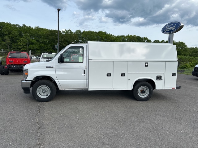 2025 Ford E-350 Base photo 4