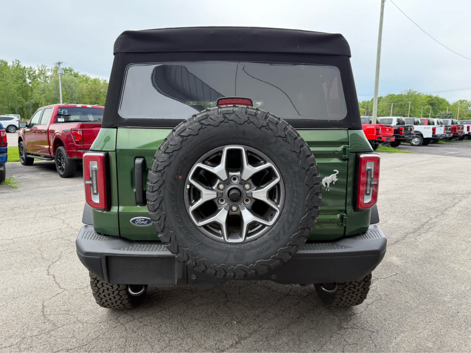 2024 Ford Bronco Badlands photo 2