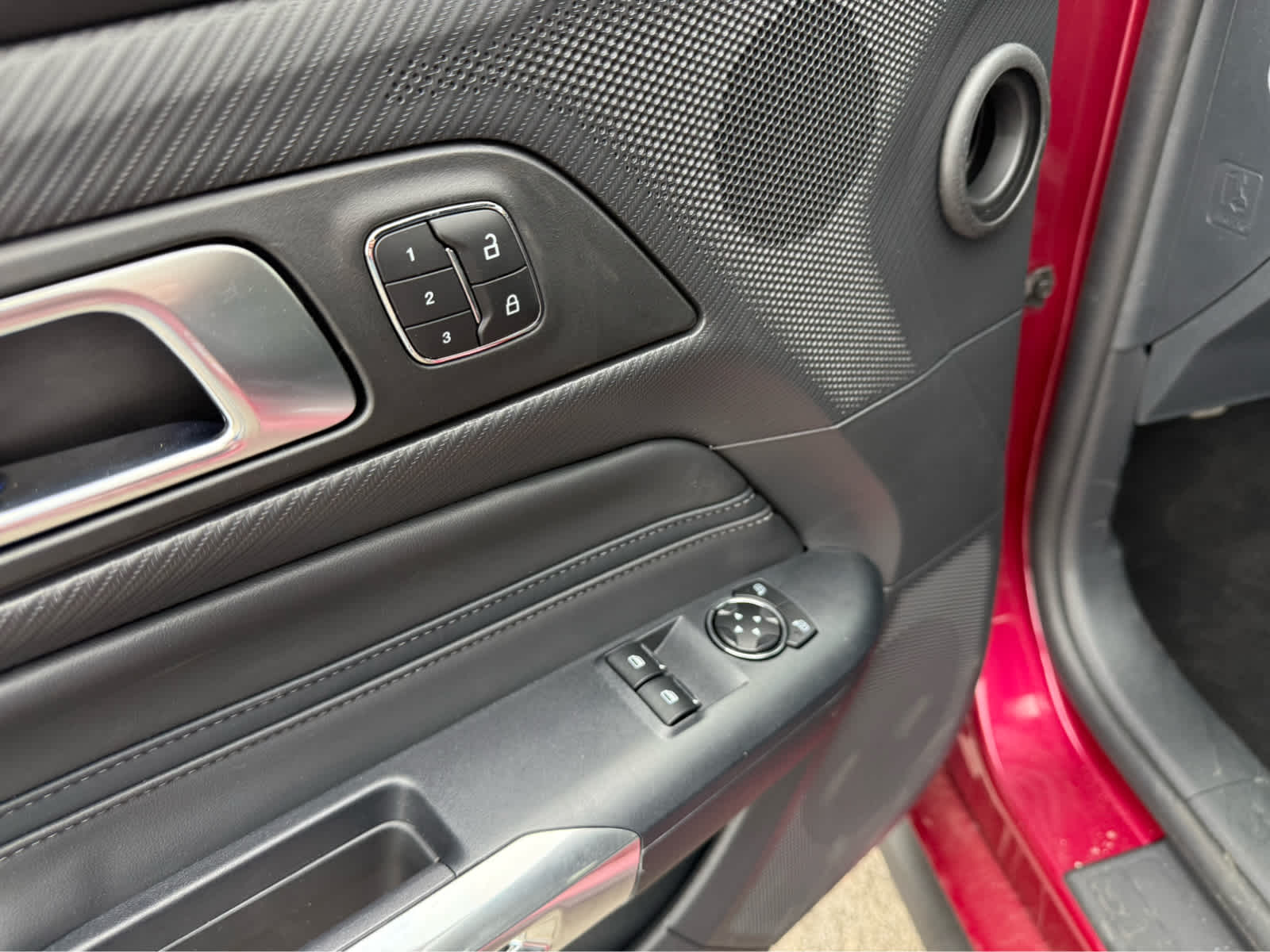 2025 Ford Mustang GT Premium photo 4