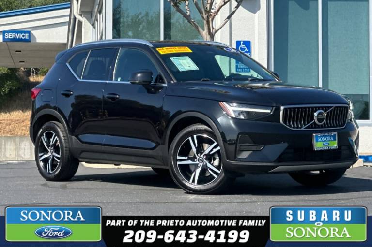 2024 Volvo XC40 Core Bright Theme