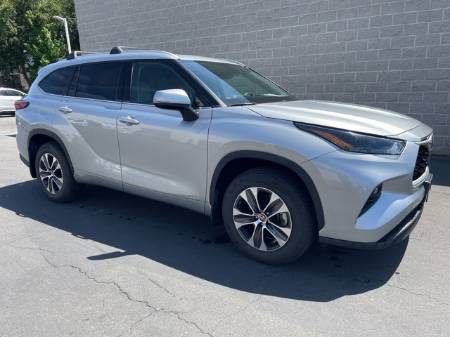 2022 Toyota Highlander Hybrid XLE