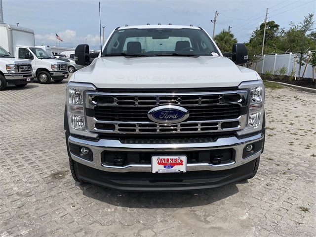 2025 Ford F-600 photo 2