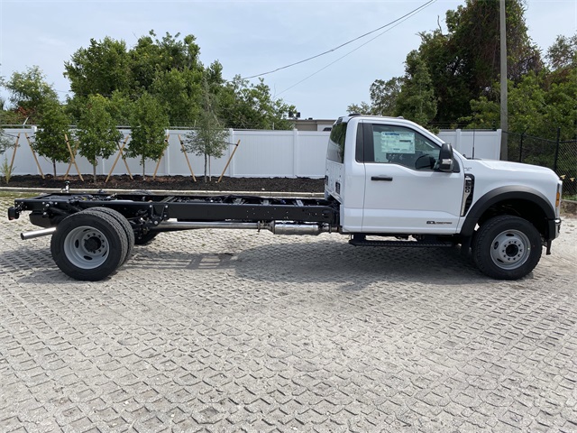 2025 Ford F-600 photo 5