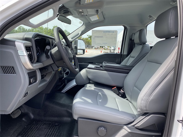 2025 Ford F-600 photo 12